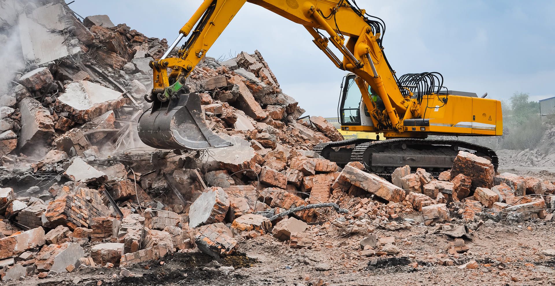 Bagger bei einem Abriss