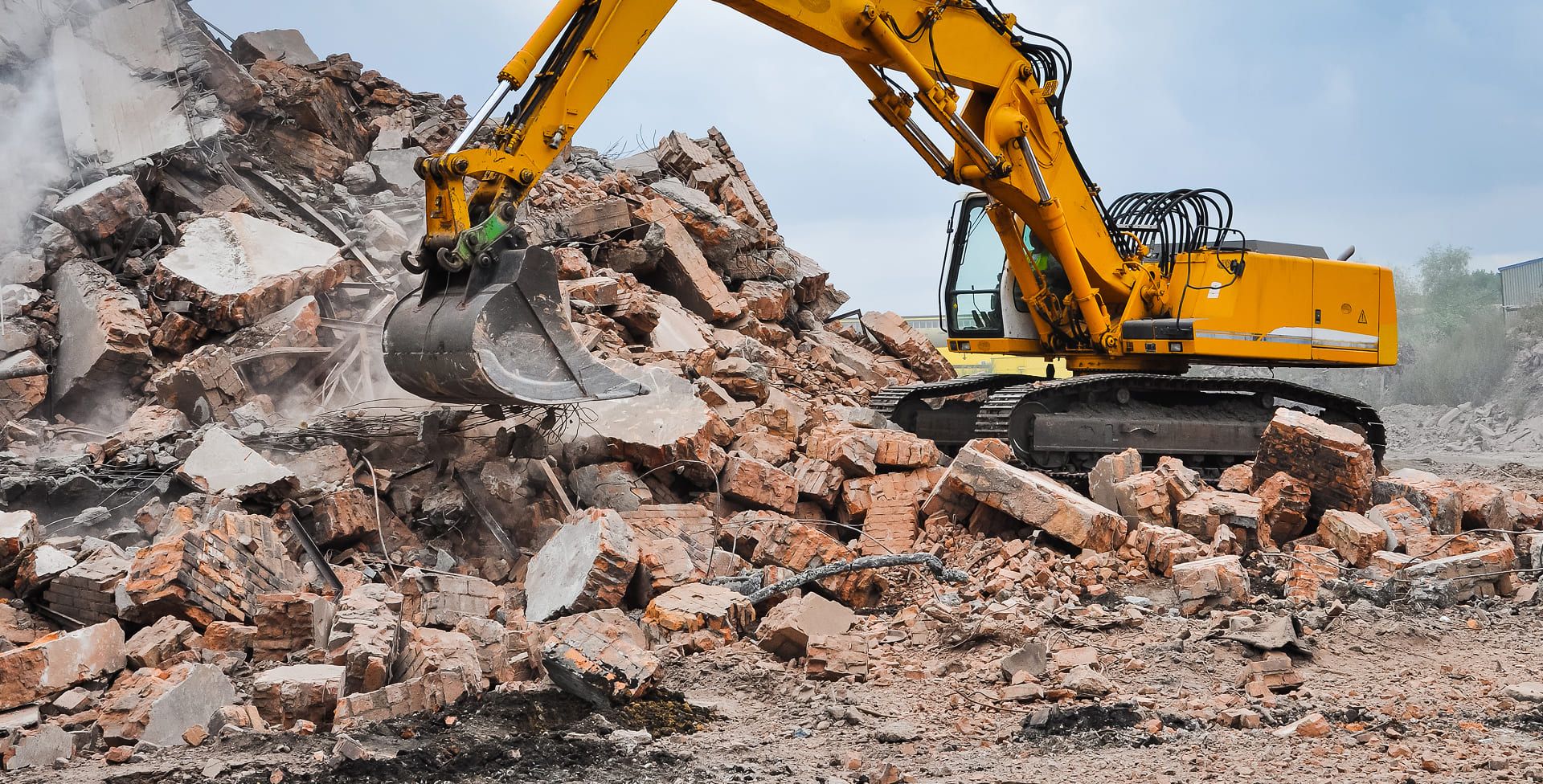 Bagger bei einem Abriss